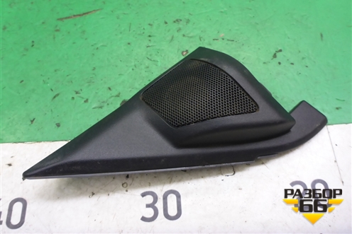 Накладка двери передней правой уголок (7221A414) для Mitsubishi Pajero/Montero с 2007г