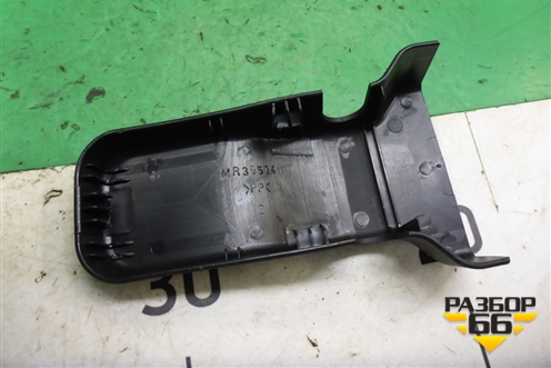 Накладка внутренняя (на сиденье) (MR39504) для Mitsubishi Pajero/Montero с 2007г