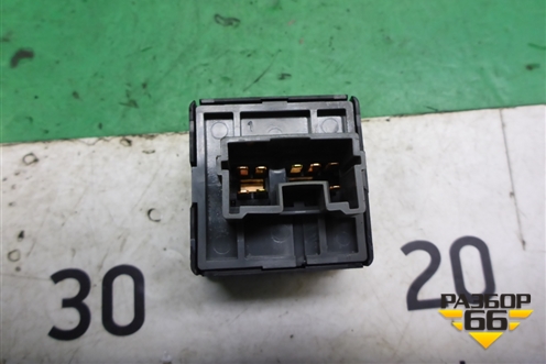 Кнопка обогрева сидений для Mitsubishi Pajero/Montero с 2007г