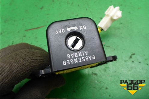 Выключатель пассажирской AIR BAG (8610A059) для Mitsubishi Pajero/Montero с 2007г