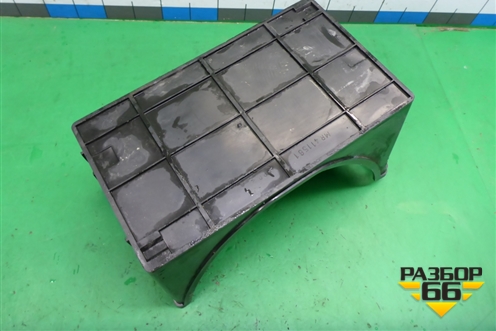 Ящик под аккумулятор (MR411561) для Mitsubishi Pajero/Montero с 2007г