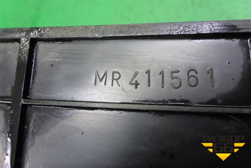 Ящик под аккумулятор (MR411561) для Mitsubishi Pajero/Montero с 2007г
