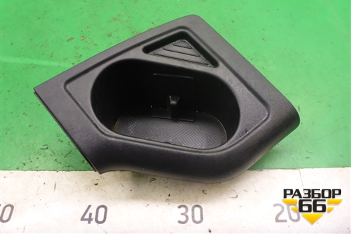 Подстаканник (MR402290) для Mitsubishi Pajero/Montero с 2007г