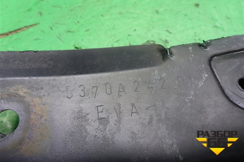 Брызговик передний правый (5370A242) для Mitsubishi Pajero/Montero с 2007г