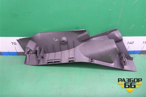 Обшивка стойки задняя нижняя правая (4M51A31017AGW) для Ford Focus 2 с 2008-2011г