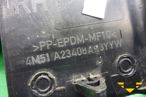 Накладка двери передней правой уголок (4M51A23408AJ3YYW) для Ford Focus 2 с 2008-2011г