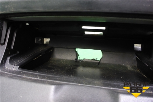 Подлокотник (BP4K64428) для Mazda Mazda 3 (BK) с 2003-2009г 