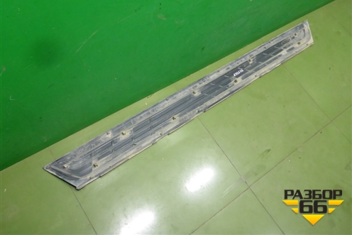 Накладка подножки правой (7656A058) для Mitsubishi Pajero/Montero с 2007г