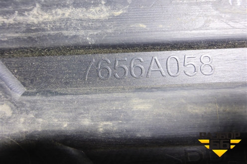 Накладка подножки правой (7656A058) для Mitsubishi Pajero/Montero с 2007г