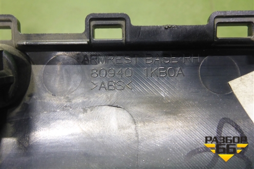 Накладка двери передней правой (809401KB0A) для Nissan Juke (F15) с 2011г
