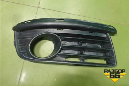 Накладка ПТФ правая (1K0853666H) для Volkswagen Jetta с 2005-2011г