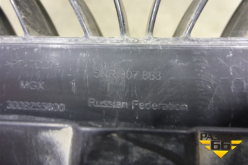 Кронштейн заднего бампера центральный (5NR807863) для Volkswagen Tiguan с 2016г