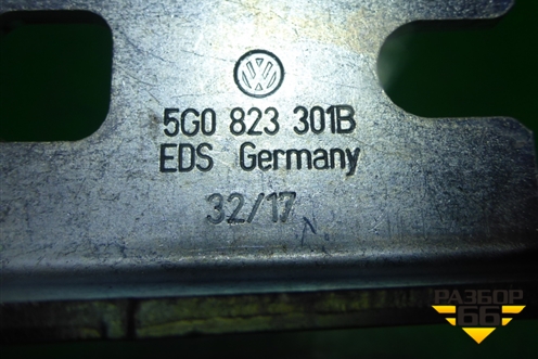 Петля капота левая (новая) (5G0823301B) для Volkswagen Golf VII с 2012г