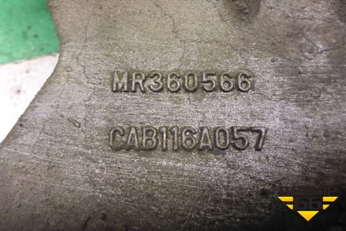 Кронштейн компрессора кондиционера (1.6л 4G18) (MR360566) для Mitsubishi Lancer-9  с 2003-2008г