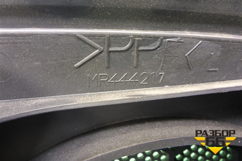 Решетка динамика (в полку левая) (MR444217) для Mitsubishi Lancer-9  с 2003-2008г