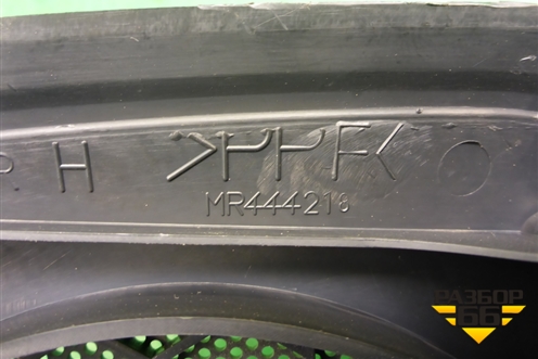 Решетка динамика (в полку правая) (MR444218) для Mitsubishi Lancer-9  с 2003-2008г