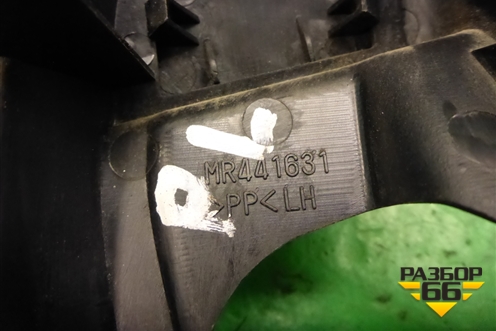 Накладка двери передней левой уголок (MR441631) для Mitsubishi Lancer-9  с 2003-2008г