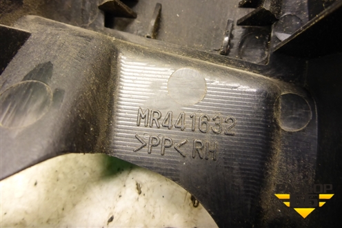 Накладка двери передней правой уголок (MR441632) для Mitsubishi Lancer-9  с 2003-2008г
