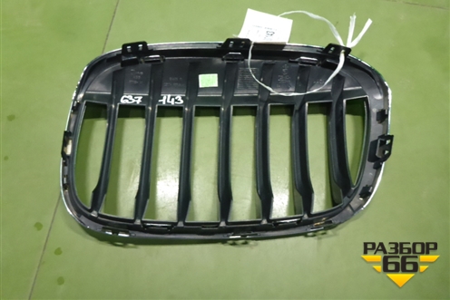 Решетка радиатора правая (7354824) для BMW X1 F48 с 2014г
