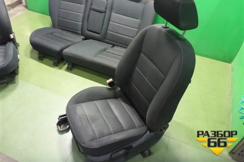 Сиденья комплект (с AIR BAG и подогревом,хетчбэк) для Ford Focus 2 с 2008-2011г