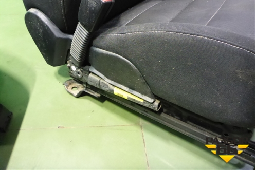 Сиденья комплект (с AIR BAG и подогревом,хетчбэк) для Ford Focus 2 с 2008-2011г