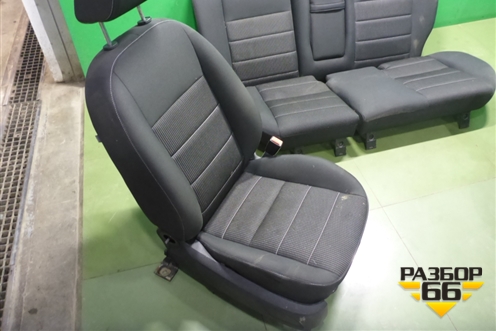Сиденья комплект (с AIR BAG и подогревом,хетчбэк) для Ford Focus 2 с 2008-2011г