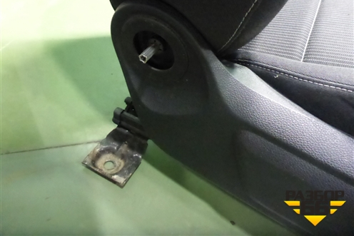 Сиденья комплект (с AIR BAG и подогревом,хетчбэк) для Ford Focus 2 с 2008-2011г