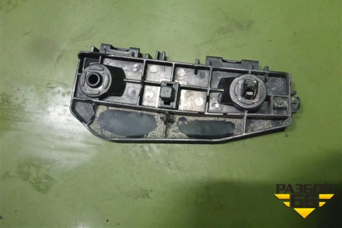 Кронштейн переднего бампера правый (после 2015г) (5211560250) для Toyota Land Cruiser (200) с 2008г