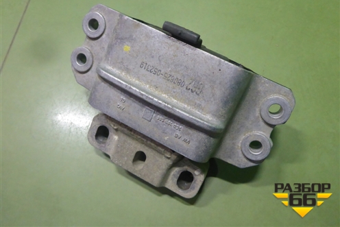 Опора КПП левая (3C0199555Q) для Volkswagen Passat (B6) с 2005-2010г