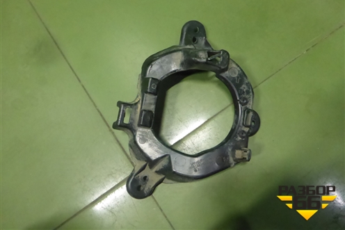 Кронштейн ПТФ правый (после 2015г) (8148160080) для Toyota Land Cruiser (200) с 2008г