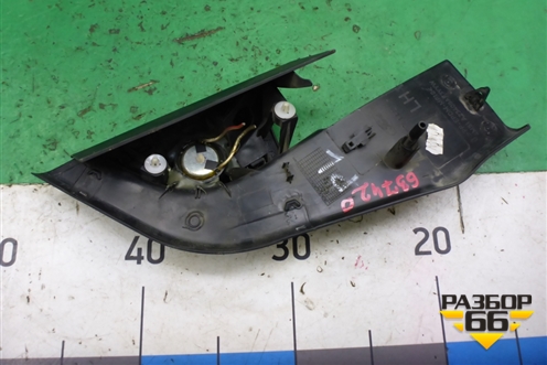 Накладка двери передней левой уголок (4M51A23408AJ3YYW) для Ford Focus 2 с 2008-2011г