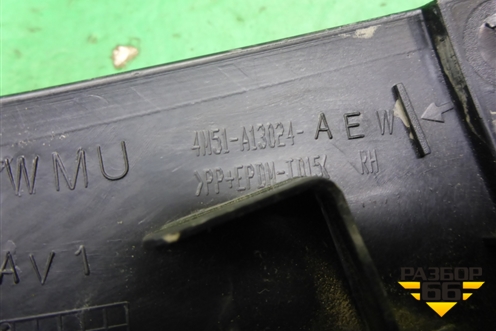 Обшивка багажника на заднюю панель (правая хетбэк) (4M51A13024AEW) для Ford Focus 2 с 2008-2011г
