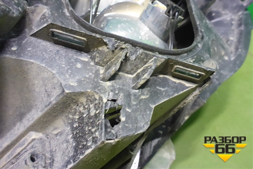 Фара правая (галоген) (9808572580) для Peugeot Expert с 2016г