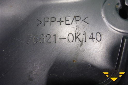Брызговик передний правый (766210K140) для Toyota Hilux с 2015г