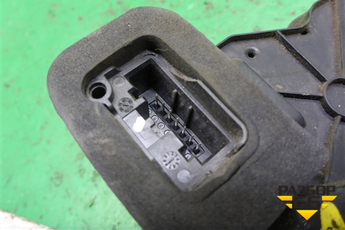 Замок двери передней правой (6RF837016) для Volkswagen Polo (седан) с 2010г