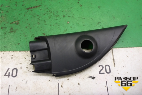 Накладка двери передней левой уголок (6RU837973) для Volkswagen Polo (седан) с 2010г