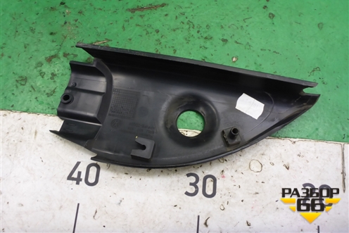 Накладка двери передней правой уголок (6RU837974) для Volkswagen Polo (седан) с 2010г