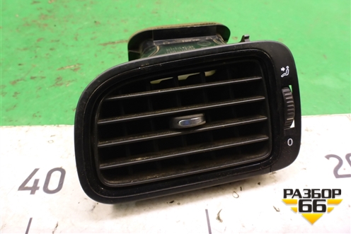 Дефлектор воздушный левый (6R0819703) для Volkswagen Polo (седан) с 2010г