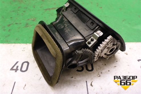 Дефлектор воздушный правый (6R0819704) для Volkswagen Polo (седан) с 2010г