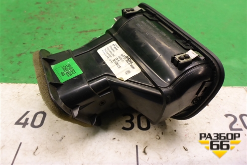 Дефлектор воздушный правый (6R0819704) для Volkswagen Polo (седан) с 2010г