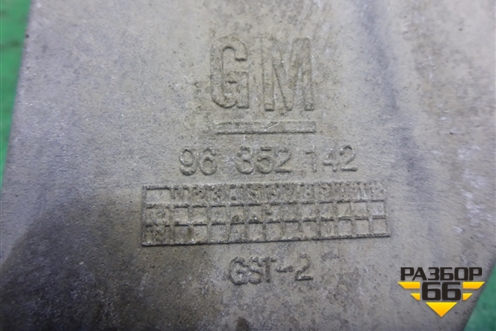 Кронштейн генератора (1.6л F16D3) (96352142) для Chevrolet Cruze c 2009-2015г