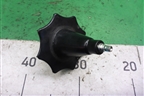 Болт крепления запасного колеса (13132390) для Chevrolet Cruze c 2009-2015г