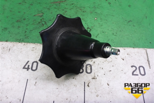Болт крепления запасного колеса (13132390) для Chevrolet Cruze c 2009-2015г