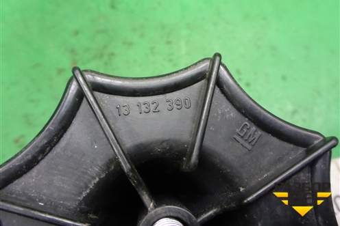 Болт крепления запасного колеса (13132390) для Chevrolet Cruze c 2009-2015г