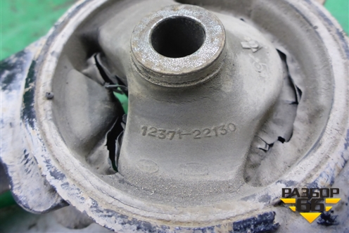Опора двигателя задняя (1.6л 3ZZ) (1237122130) для Toyota Corolla (E12) с 2001-2007г