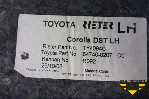 Обшивка багажника левая (хэтчбек) (6474002071C0) для Toyota Corolla (E12) с 2001-2007г
