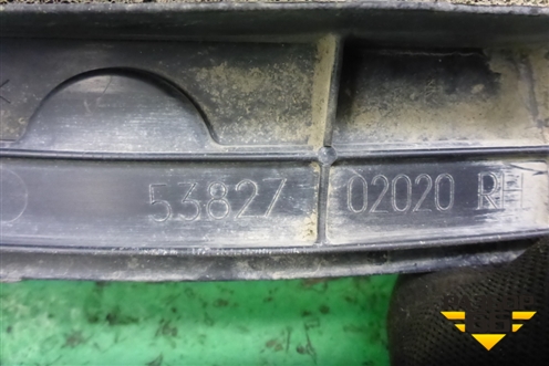 Пыльник переднего крыла правого (5382702020) для Toyota Corolla (E12) с 2001-2007г