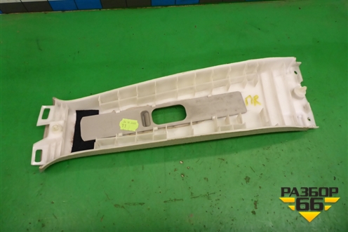 Обшивка стойки центральная верхняя правая (6241102110) для Toyota Corolla (E12) с 2001-2007г
