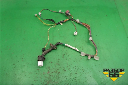 Проводка двери задней правой (хетчбэк) (8215302210) для Toyota Corolla (E12) с 2001-2007г