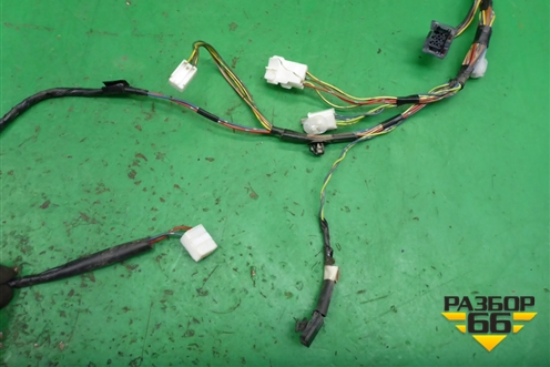 Проводка двери передней правой (8215102730) для Toyota Corolla (E12) с 2001-2007г